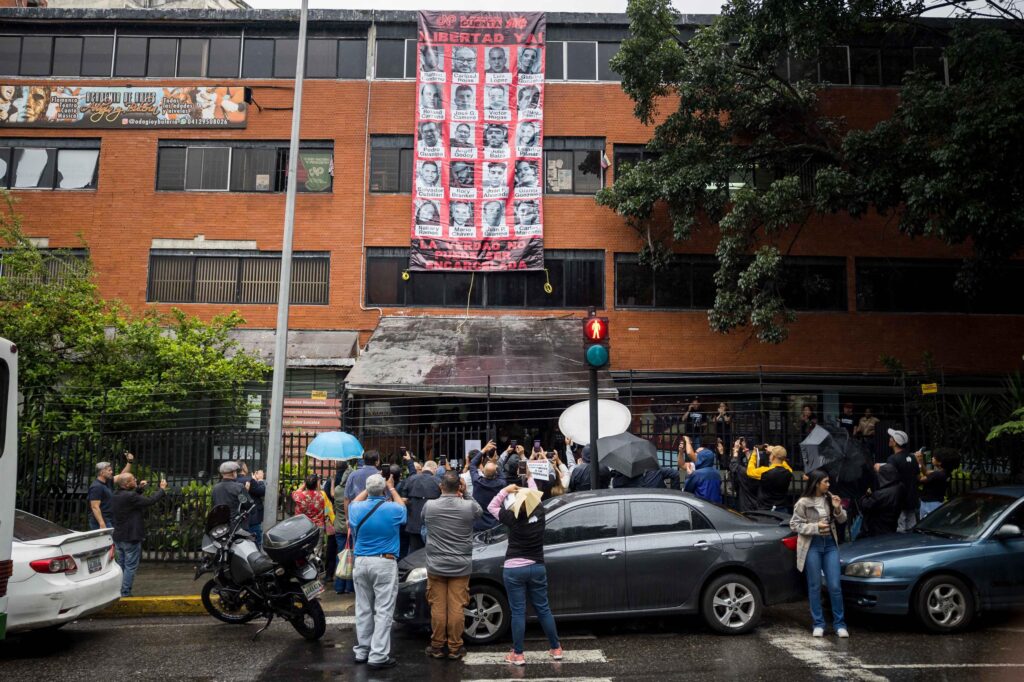 Gremios de la prensa exigieron libertad para los 20 periodistas y trabajadore...