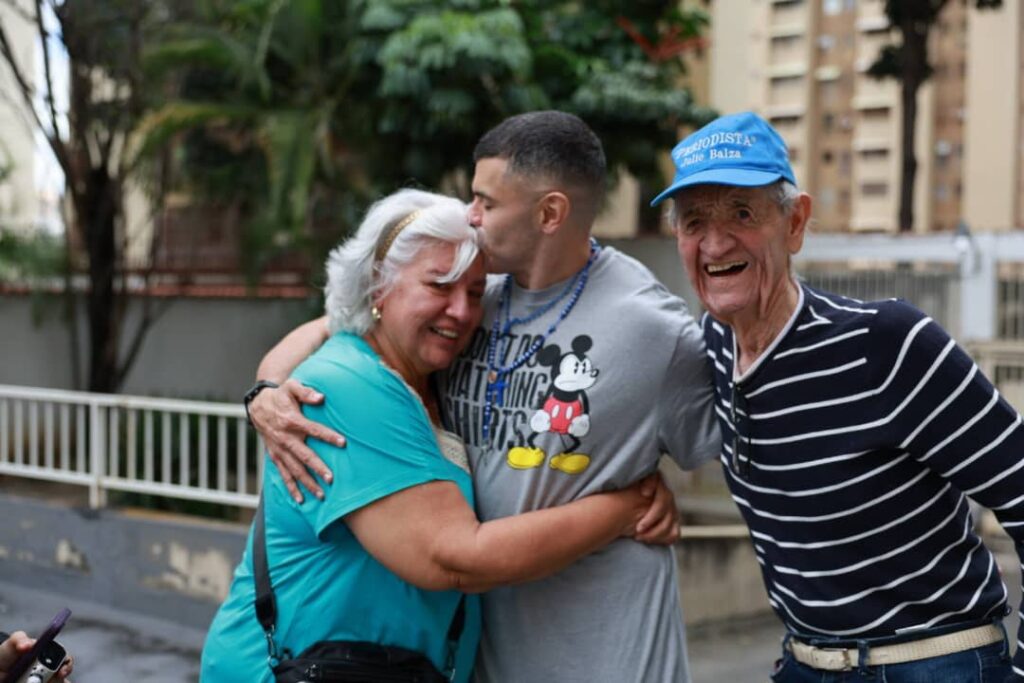 19 de 24 periodistas y trabajadores de la prensa fueron excarcelados, todos c...