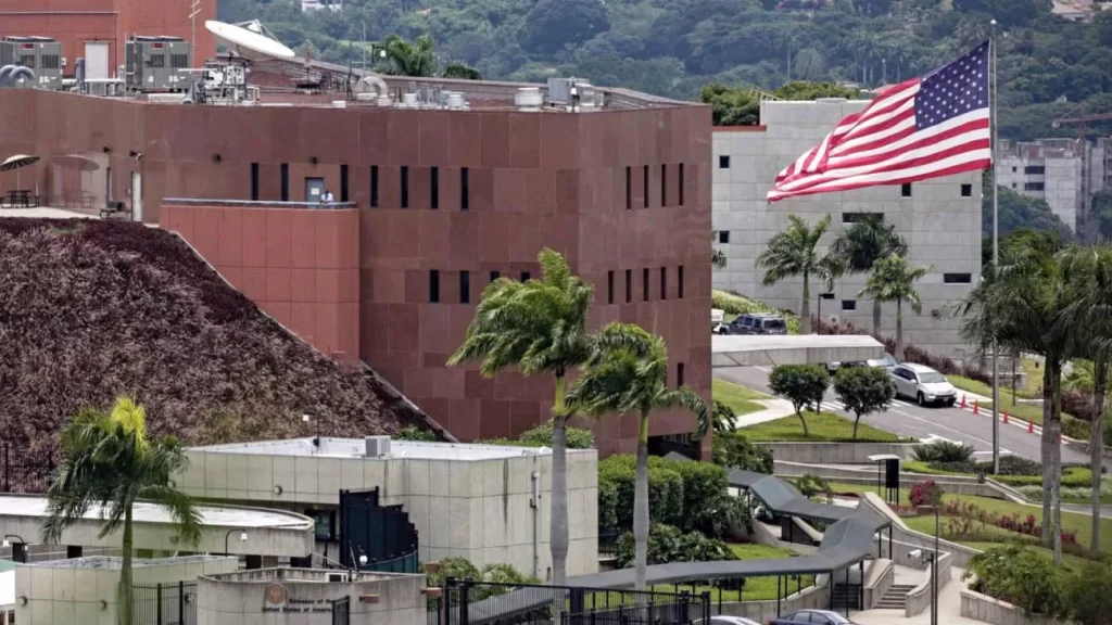 PNB detiene por 20 minutos al equipo de Telemundo y lo obliga a borrar material